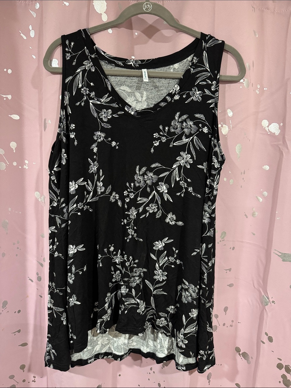 Black Floral V-Neck Sleeveless Tank Top